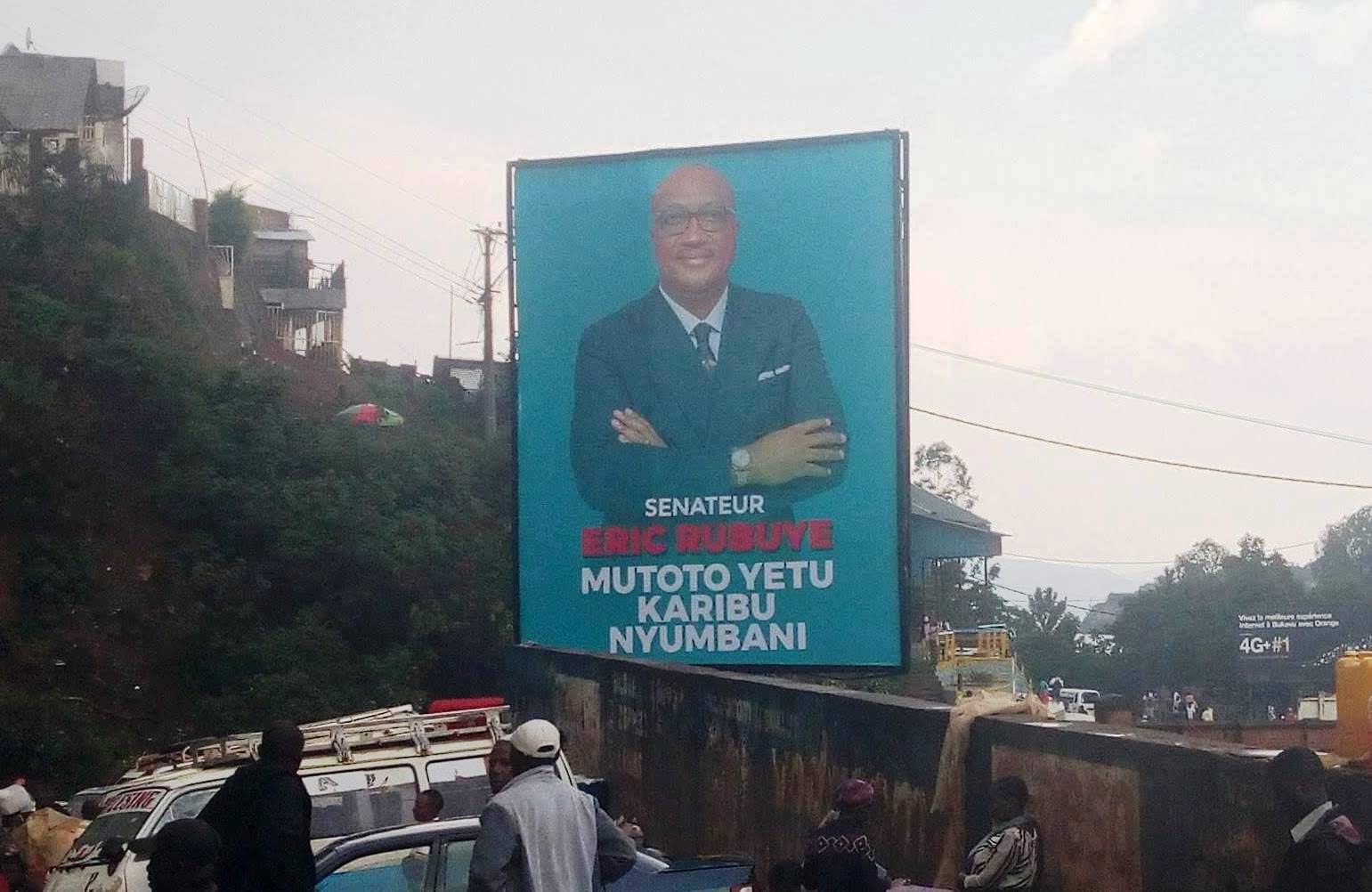une-affiche-de-larrivee-de-eric-rubuye-a-bukavu-ph-laprunellerdc-info_-8993035